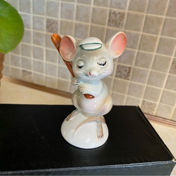 Vintage PY baseball playing mice , anthropomorphic mouse salt & pepper shakers - Picture 5 of 8